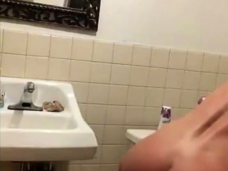 Cute newbie teen woman toying her pussy in mattress on cam