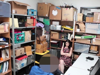 Thief presents deepthroat and fuck to cop