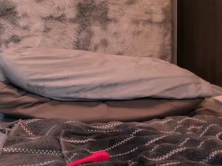 Close up amateur beauty makes use of her toy to masturbates