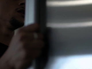 Black muscle rims bottom prior to bareback fucking in couple