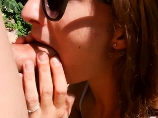 SA Belle Soeur Le Suce Sur La Terrasse et Prend Tout Sur Le