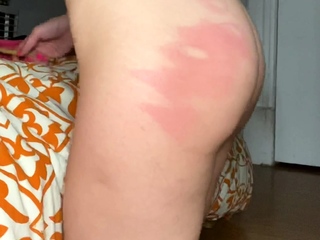 Naked amateur webcam girl fingering her pussy reside on camera