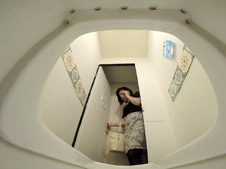 Voyeur medical doctor place a hidden cam in his exam space