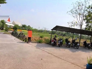 Large ass Thai girlfriend sucks and rides