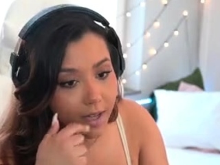 Brunette Solo Webcam Masturbation