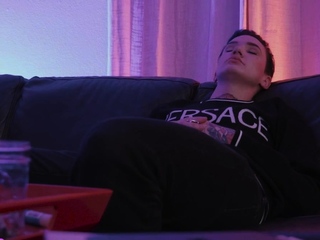 Inked lezbos love steamy pussylicking on the couch