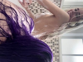 Blonde and brunette lesbian babes like