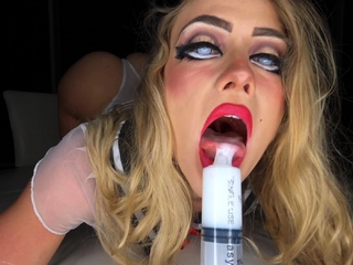 AMATEUR BIGTIT BLONDE TEEN MASTURBATES IN STALKINGS