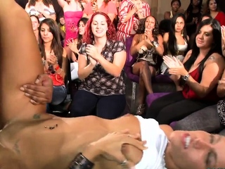 Adroable girls are sucking stud’s ramrod happily