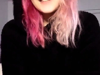 Blonde amateur provides webcam show with toys