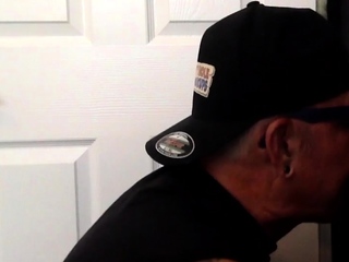 Old american amateur dude sucks at gloryhole