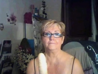 Vieille et ses jouets