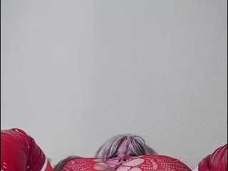 Watch these attractive red boots susi masturbating on bed