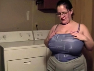 Adore Chat Huge Boobs Brunette Masturbating For Cam