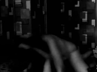 Mon jeune amant me baise comme une chienne