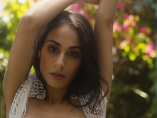 Attractive MILF reveals her excellent physique