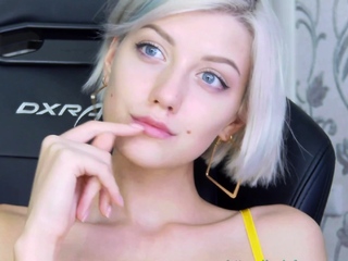 Blonde teen Sierras first erotic masturbation video
