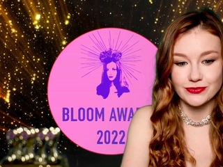 Sizzling Busty Webcam Babe Masturbate Solo