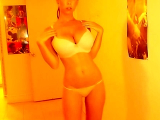 Love Chat Large Boobs Brunette Masturbating For Cam