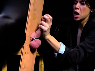 Brunette at glory gap