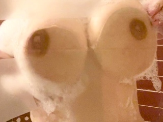 Superior Huge Boobs Blonde Masturbates In The Bathe