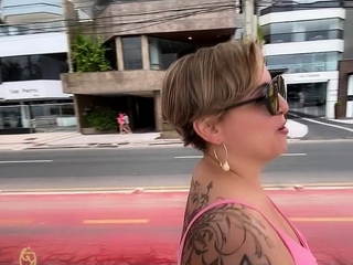 Blond blowjob beginner in sneakers