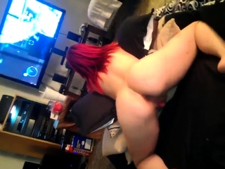 Sizzling redhead shakes ass whereas gaming