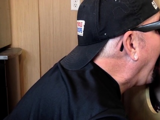 Gloryhole DILF sucks until cum in mouth