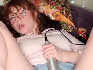 Sexy newbie net cam teen lady takes a toy deep inside