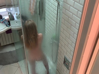 Filming my teen girlfriend bare within the bathe