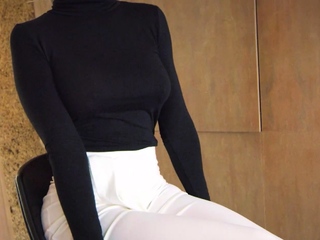 Horny blonde MILF Jessa Rhodes striptease