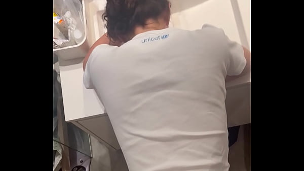 Beginner do-it-yourself couple fucking spouse