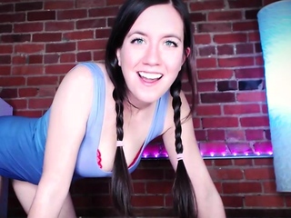 Sizzling beginner webcam teen masturbates for his or her followers