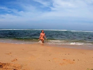 Blonde Babe’s Naked Swim in the Ocean