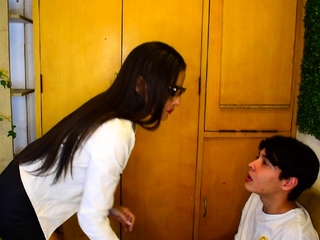 DOCTOR KATHY_LEE FUCKS HER BEST FRIEND’S STEPSON, LIL_TIMY