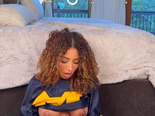 Mia Sorety Masturbates And Squirts In Michigan Jersey