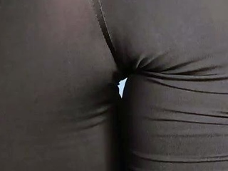 Sexy Ebony Amateur Ass Shaking