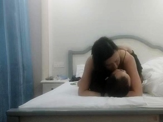 Amateur couple on real hidden cam