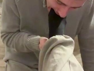 KDBloom – Licks My Dirty Nikes After I Ve Been Out And