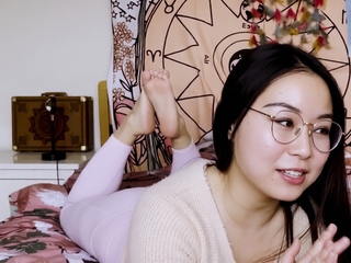 Small fun bags Chinese honey masturbates with toy