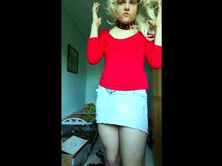 Cross-dressing Twink’s Kinky Striptease