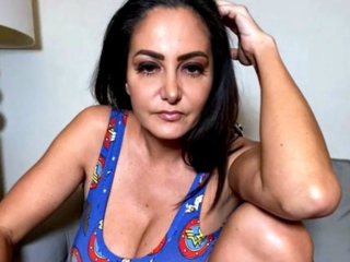 Leann amateur beautiful brunette with big boobs
